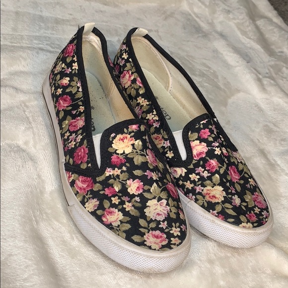 Flower Slip Ons ✨ - Picture 3 of 4